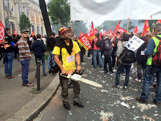 Γαλλία:  Ασίγαστα στις απεργίες και στους δρόμους - Φωτογραφία 1