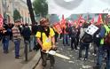 Γαλλία:  Ασίγαστα στις απεργίες και στους δρόμους