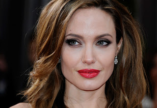 Ποιος βοηθάει την Angelina Jolie με τα ψώνια; [photos] - Φωτογραφία 1