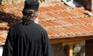 «Όργια» σε ελληνικό μοναστήρι με καθηγήτρια - Φωτογραφία 1