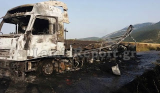 Καταστράφηκε νταλίκα από πυρκαγιά - Πως σώθηκαν ο οδηγός και η ανήλικη κόρη του [photos] - Φωτογραφία 1
