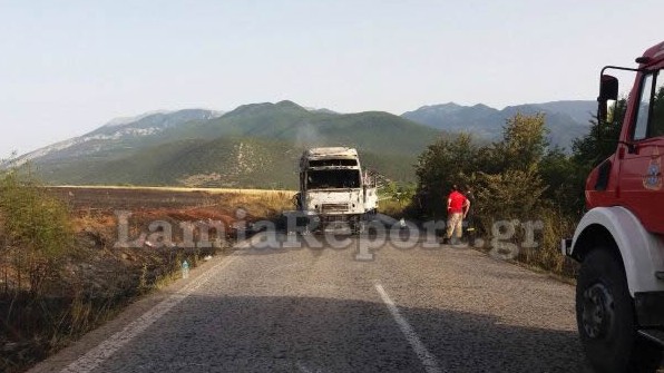 Καταστράφηκε νταλίκα από πυρκαγιά - Πως σώθηκαν ο οδηγός και η ανήλικη κόρη του [photos] - Φωτογραφία 4