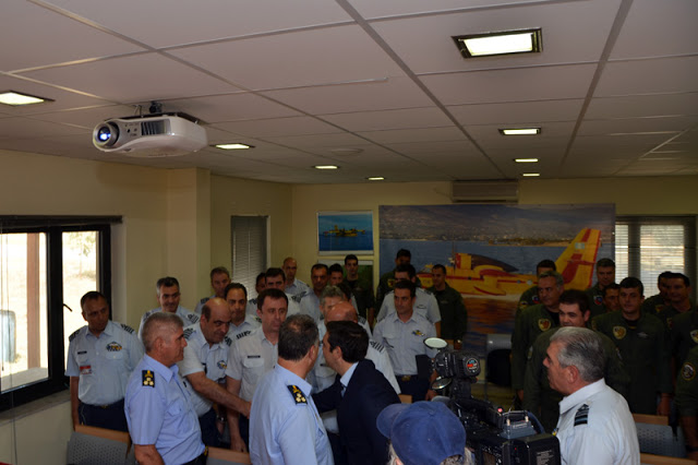 Φωτό από την επίσκεψη του Πρωθυπουργού Αλέξη Τσίπρα στην 112ΠΜ - Φωτογραφία 2