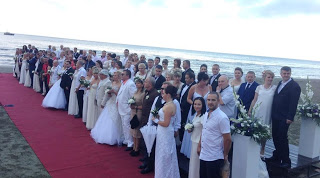 Εξήντα ζευγάρια Ισραηλινών και Ρώσων παντρεύτηκαν χθες στη Λάρνακα - Φωτογραφία 1