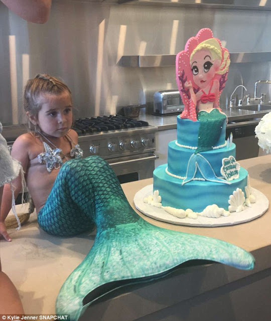 Απίστευτο! Δείτε τι τούρτα έκανε η Kim Kardashian στην κόρη της [photos] - Φωτογραφία 3