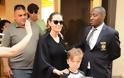 Η ΣΟΚΑΡΙΣΤΙΚΗ ΕΙΚΟΝΑ της Angelina Jolie στα ψώνια με τον γιο της [photos] - Φωτογραφία 2