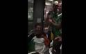 Τρελό γέλιο! Ιρλανδοί οπαδοί νανουρίζουν μωρό μέσα στο τρένο! [video]