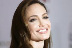 Η Angelina Jolie πήγε τον γιο της να δει μιούζικαλ! [photos]
