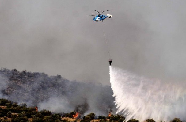 Πύρινη λαίλαπα κατακαίει την Κύπρο - Εκκενώνονται στρατόπεδα και μοναστήρια [photos] - Φωτογραφία 2