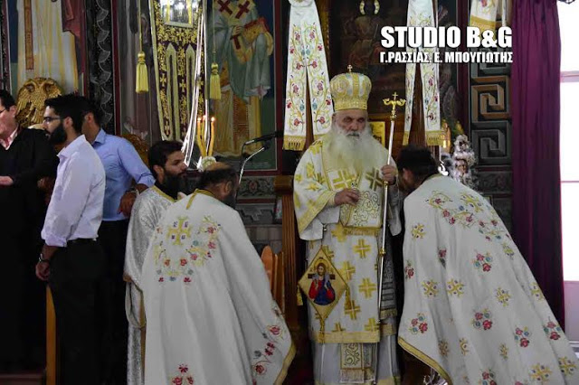 O Μητροπολίτης Αργολίδος στην γιορτή του Αγίου Πνεύματος στην Αγία Τριάδα Μιδέας - Φωτογραφία 3