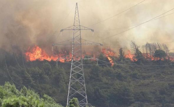Μαίνεται η μεγάλη φωτιά στην Κύπρο - Νεκρός και 2ος δασοπυροσβέστης – ΦΩΤΟ - ΒΙΝΤΕΟ - Φωτογραφία 1