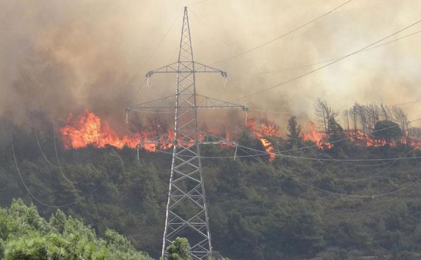 Μαίνεται η μεγάλη φωτιά στην Κύπρο - Νεκρός και 2ος δασοπυροσβέστης – ΦΩΤΟ - ΒΙΝΤΕΟ - Φωτογραφία 4