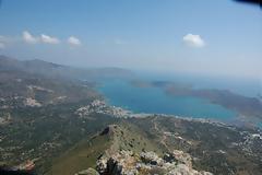 Οργιάζει η… αυθαιρεσία: Το γραφικό κολπάκι της Ελούντας μεγάλωσε και έγινε… πλαζ! [photos]