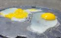 Τηγανίζουν αυγά στο δρόμο με 50 βαθμούς Κελσίου! [video]