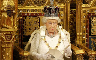 Τι υποστηρίζει η Βασίλισσα τελικά; Η ερώτηση της που προκάλεσε ερωτηματικά σε ΟΛΟΥΣ! - Φωτογραφία 1