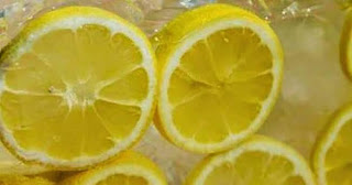 Το ήξερες; Γιατί ΠΡΕΠΕΙ να μπαίνουν τα λεμόνια στην κατάψυξη; - Φωτογραφία 1