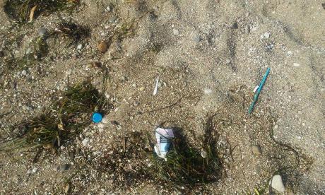 Ρίο: Ούτε ένα καλαθάκι στην παραλία - Σκουπίδια πλάι στο κύμα - Φωτογραφία 7