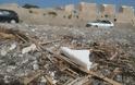 Ρίο: Ούτε ένα καλαθάκι στην παραλία - Σκουπίδια πλάι στο κύμα - Φωτογραφία 6