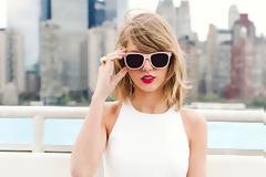 Κι όμως η Taylor Swift έχει κάνει πλαστική και κανείς δεν το πρόσεξε! [photo]