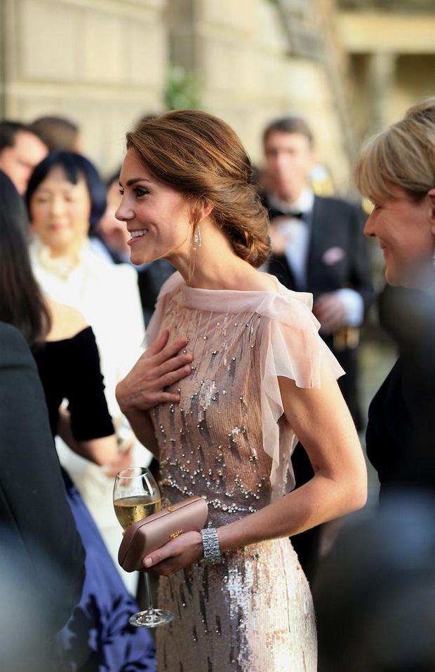 Τι σου θυμίζει αυτό το φόρεμα της Kate Middleton; - Φωτογραφία 4