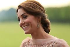 Τι σου θυμίζει αυτό το φόρεμα της Kate Middleton;