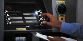 Απίστευτο! Δείτε το νέο τρόπο κλοπής καρτών από ATM! [VIDEO] - Φωτογραφία 1