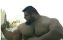 Ιδού ο αληθινός «Χαλκ». Ο 24χρονος Ιρανός που σηκώνει 175 κιλά σαν πούπουλο και έχει «γκρεμίσει» το Instagram [photos+video] - Φωτογραφία 6
