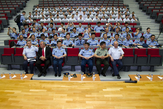 Επίσκεψη Αντιπροσωπείας Ανώτατων Αξιωματικών της Λαϊκής Δημοκρατίας της Κίνας στη ΣΙ και σε Μονάδες της ΠΑ - Φωτογραφία 4