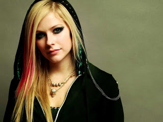 Δείτε πώς είναι σήμερα η Avril Lavigne! [photos] - Φωτογραφία 1