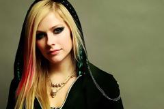 Δείτε πώς είναι σήμερα η Avril Lavigne! [photos]