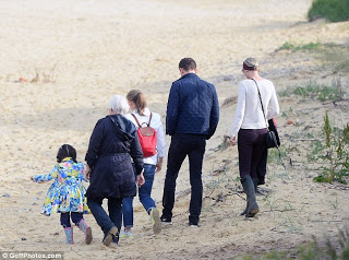 Η Taylor Swift γνώρισε την οικογένεια του Tom Hiddleston [photos] - Φωτογραφία 1