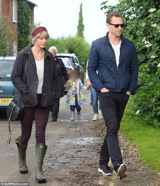 Η Taylor Swift γνώρισε την οικογένεια του Tom Hiddleston [photos] - Φωτογραφία 4