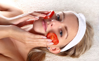 Βάλτε μια φέτα ντομάτας στο πρόσωπό σας και περιμένετε για 1 ώρα! - Φωτογραφία 1