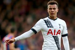 Μπορεί να έχασε η Βρετανία, αλλά η κοπέλα του Dele Alli τράβηξε τα βλέμματα στο γήπεδο [photos]