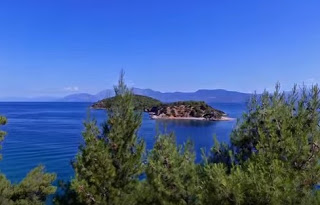 Εγγλεζονήσι : Μόλις 1 ώρα από την Αθήνα βρίσκεται αυτός ο μικρός παράδεισος με τη σκοτεινή ιστορία [video] - Φωτογραφία 1