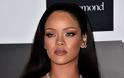 Η Rihanna φωτογραφίζεται με ελάχιστο make up σαν άγγελος... [photos]