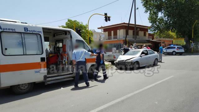 Λαμία: Τροχαίο σε διασταύρωση με τραυματίες - Φωτογραφία 2