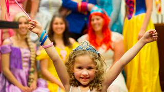 Δικαστήριο μεταμορφώθηκε σε Disneyland για την υιοθεσία 5χρονης! [photos] - Φωτογραφία 1