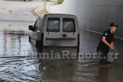 Λαμία: Ωρες αγωνίας - Παγιδεύτηκε στα νερά [photos]