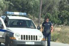 ΑΥΤΟΣ είναι ο Έλληνας αστυνομικός που έχει γίνει viral – ΔΕΙΤΕ γιατί ΚΑΜΑΡΩΣΤΕ ΤΟΝ... [photos]
