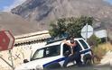 ΑΥΤΟΣ είναι ο Έλληνας αστυνομικός που έχει γίνει viral – ΔΕΙΤΕ γιατί ΚΑΜΑΡΩΣΤΕ ΤΟΝ... [photos] - Φωτογραφία 4