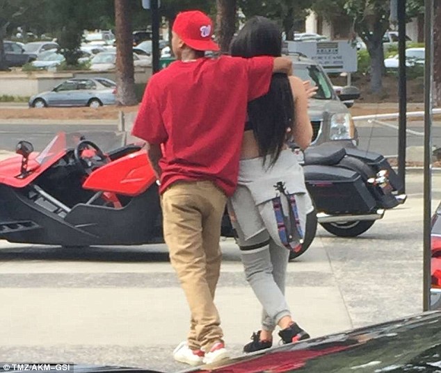 Πιο ευτυχισμένη από ποτέ η Kylie Jenner δίπλα στον Tyga... [photos] - Φωτογραφία 2