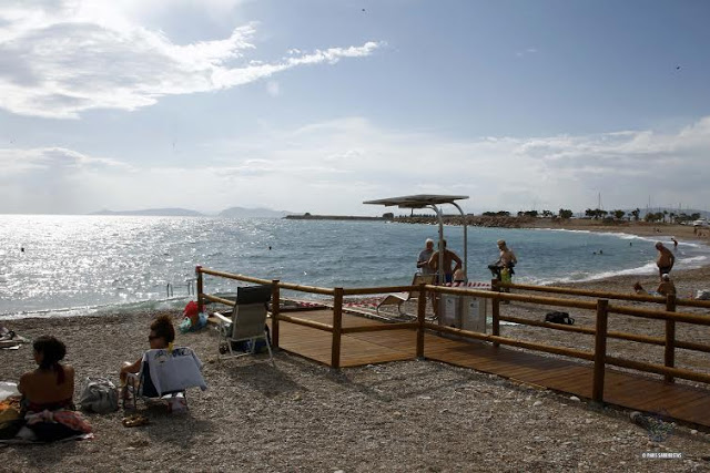 Ολοκληρωμένη υποδομή για ΑΜΕΑ στην παραλία της Γλυφάδας - Φωτογραφία 4