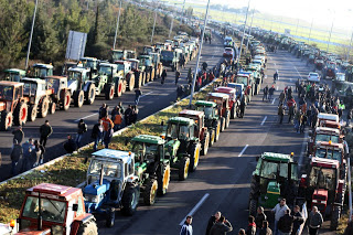 Η Πανελλαδική Επιτροπή Μπλόκων καλεί τους αγρότες για συνεχή αγωνιστική επιφυλακή και εγρήγορση - Φωτογραφία 1