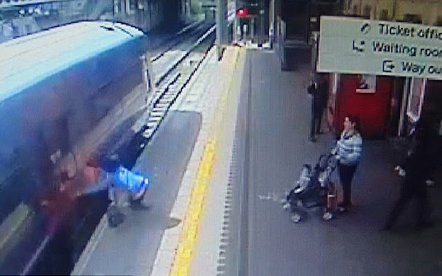 Απίστευτο! Γυναίκα έπιασε το χέρι της σε βαγόνι τρένου και σύρθηκε στην αποβάθρα [photos] - Φωτογραφία 2