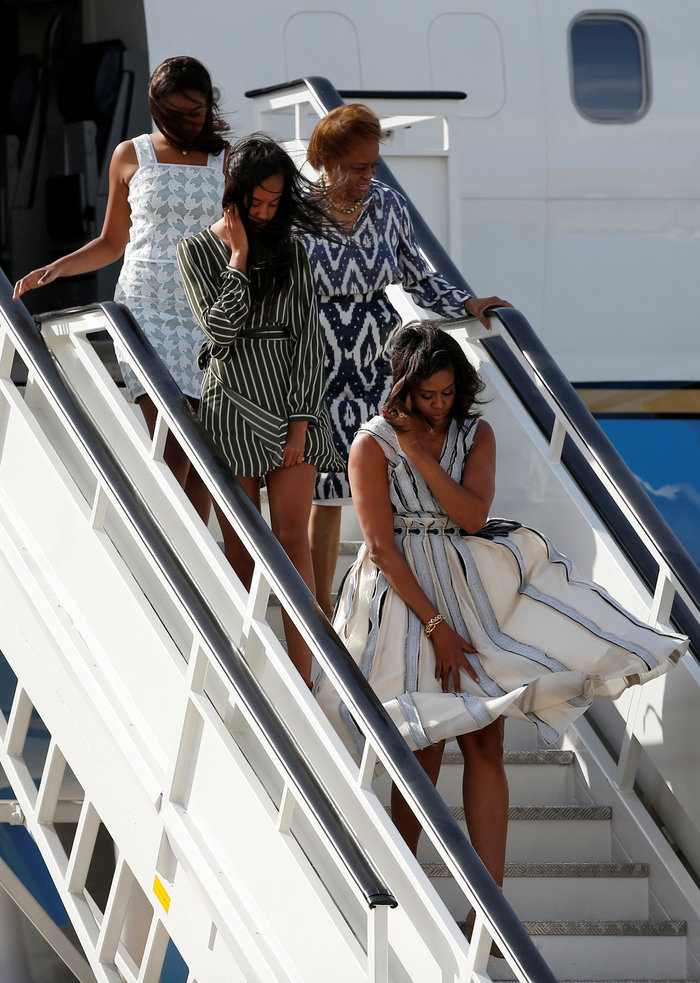Το «στριπτίζ» της κόρης του Ομπάμα ενώ έβγαινε απ' το αεροπλάνο - Φωτογραφία 5