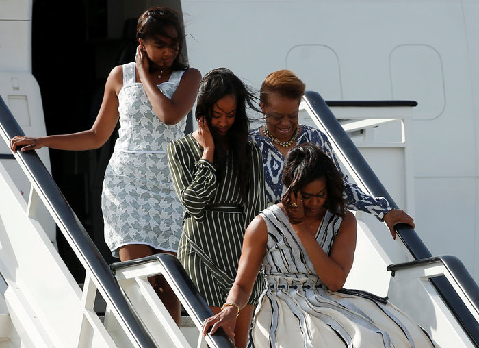 Το «στριπτίζ» της κόρης του Ομπάμα ενώ έβγαινε απ' το αεροπλάνο - Φωτογραφία 7