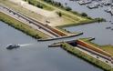 Ολλανδία: ΑΥΤΗ είναι η γέφυρα που σπάει όλους τους νόμους της φυσικής... [photo+video] - Φωτογραφία 2