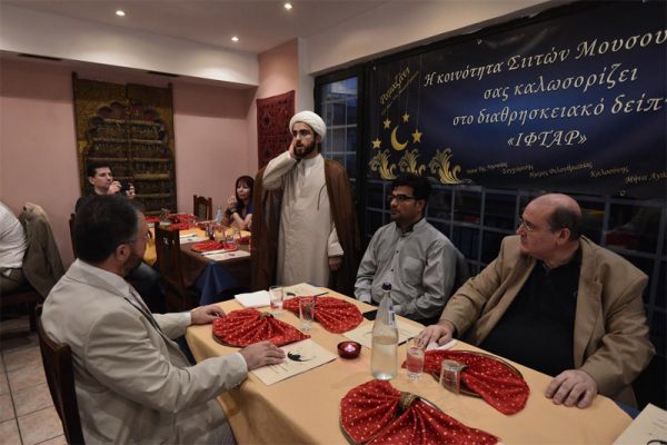 ΣΟΚ - Σε δείπνο για το Ραμαζάνι ο Φίλης – Δεσμεύτηκε για τέμενος και νεκροταφείο [photos] - Φωτογραφία 2