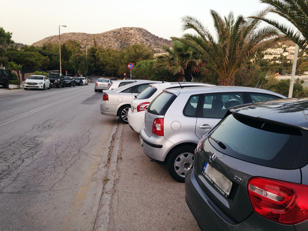 Κυκλοφοριακή αναρχία στο Λαιμό της Βουλιαγμένης - Φωτογραφία 2